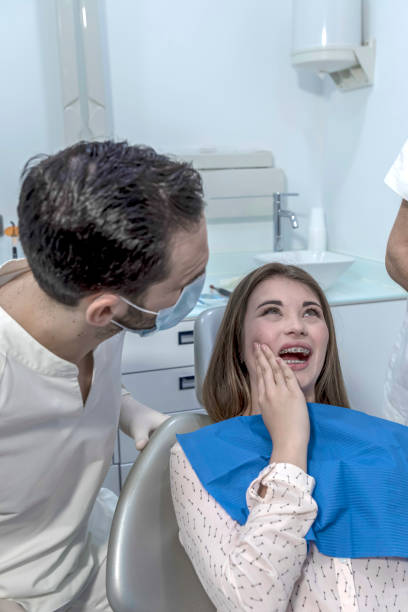 Best Emergency Broken Tooth Repair in Three Oaks, FL