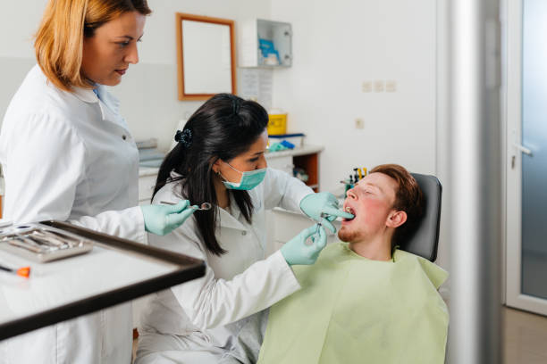 Best Emergency Tooth Extraction in Three Oaks, FL